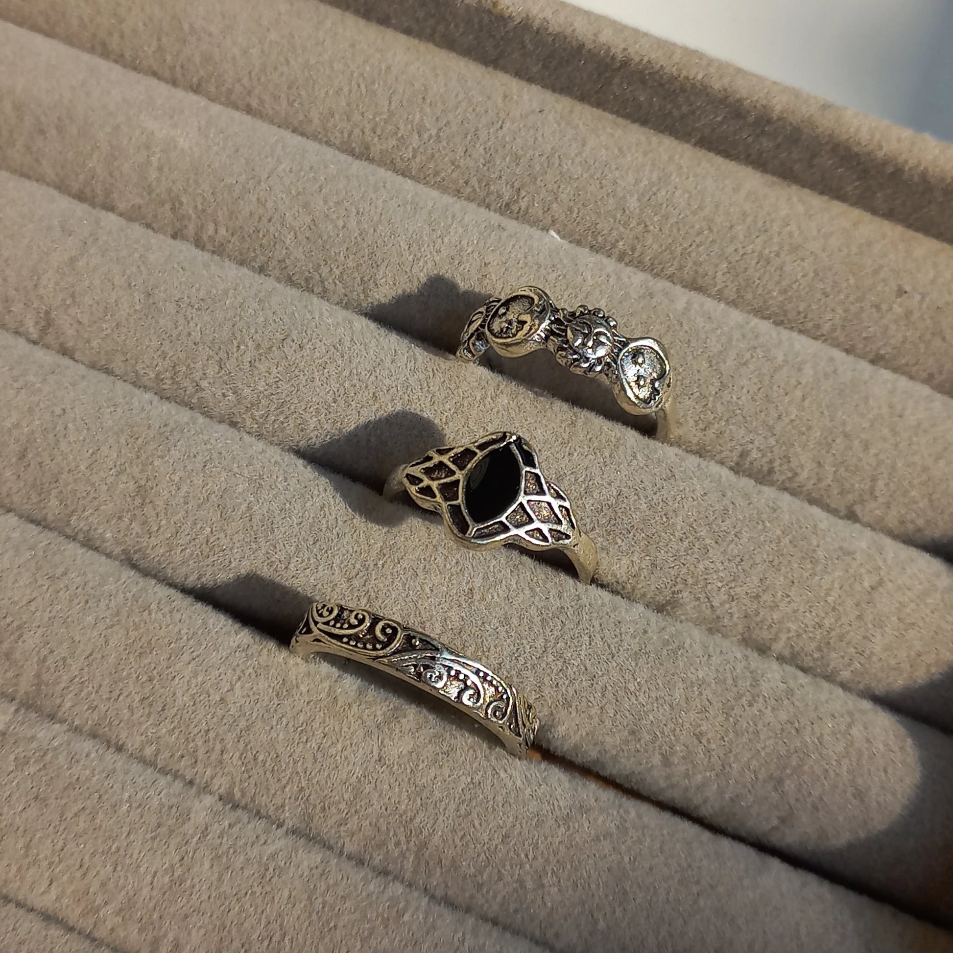 Black & Silver Goddess Ring Set | Size 7 - 