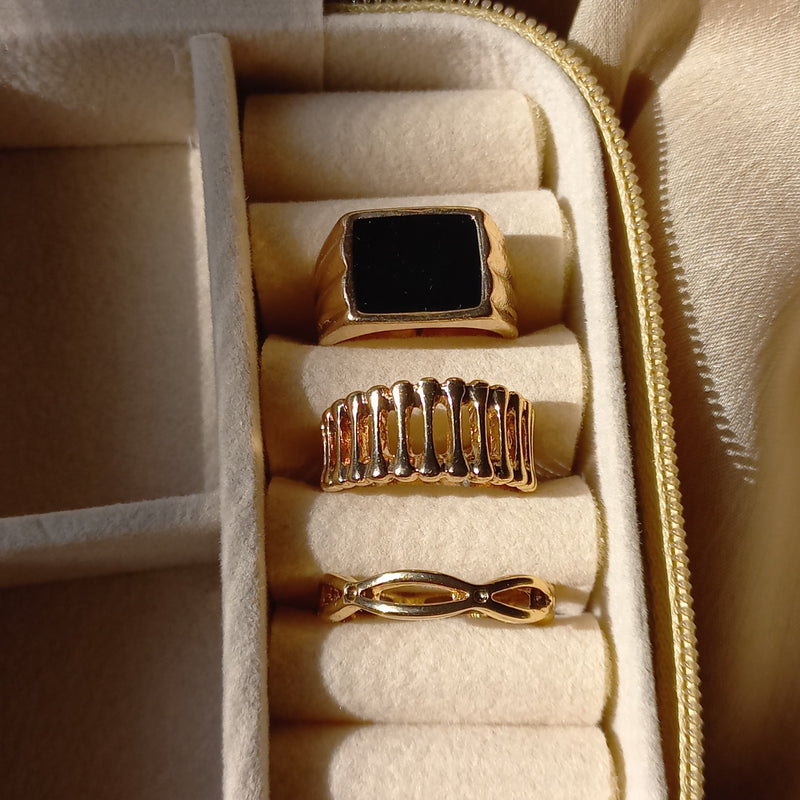 Golden Noir Ring Set | Size 6.5