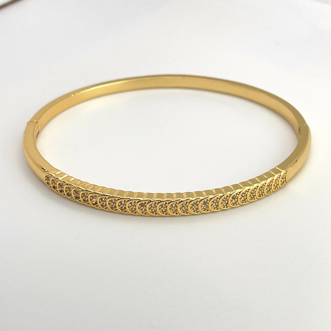 Manera Bangle | Tarnish-Free - Bracelets