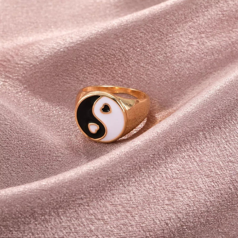 Black & White Yin Yang Ring | Size 8